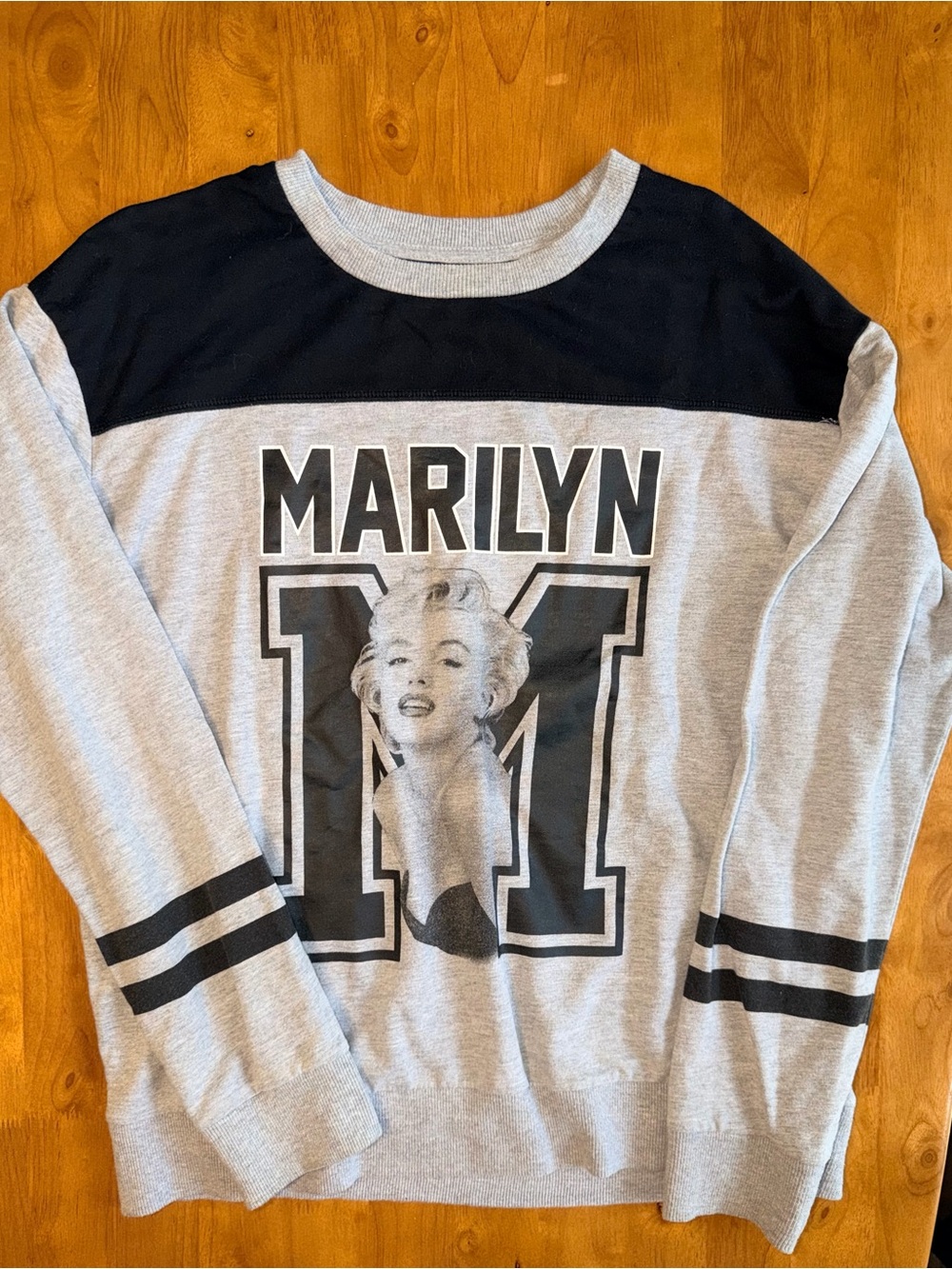 Marilyn Monroe Graphic Sweatshirt Women Large Grey Black Varsity Stripe Pullover